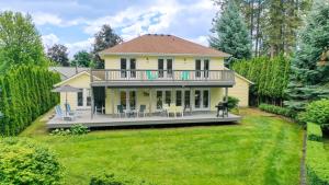 Κήπος έξω από το Black Bay Getaway Private Bay Access