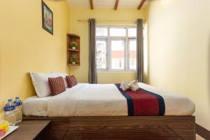 Postel nebo postele na pokoji v ubytování Thamel Hostel & Spa