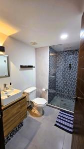 a bathroom with a toilet and a glass shower at A14 EXECUTIVE SUITE at IZCALLI - TEPOTZOTLAN Families, Tourists & Travelers Choice Students Companies Executives WELCOME!!! 5min Izcalli-15min Esmeralda-20min Sátelite-25min AIFA in Cuautitlán Izcalli