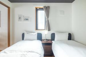 Postel nebo postele na pokoji v ubytování 67 Apt Waseda Shinjuku