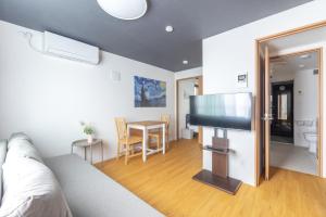 TV a/nebo společenská místnost v ubytování 67 Apt Waseda Shinjuku