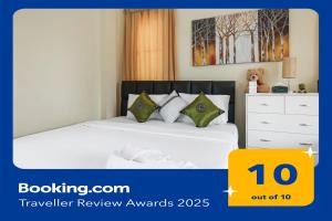 Een bed of bedden in een kamer bij Phuket-Chalong 3-Bedrooms 240m2 Private XLarge Family Villa