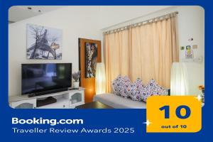 Een TV en/of entertainmentcenter bij Phuket-Chalong 3-Bedrooms 240m2 Private XLarge Family Villa
