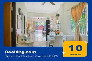 Afbeelding uit fotogalerij van Phuket-Chalong 3-Bedrooms 240m2 Private XLarge Family Villa in Chalong 