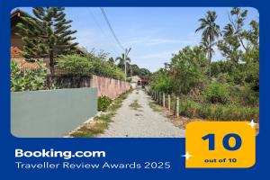 Afbeelding uit fotogalerij van Phuket-Chalong 3-Bedrooms 240m2 Private XLarge Family Villa in Chalong 