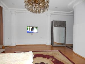 TV a/nebo společenská místnost v ubytování Guesthouse Agmashenebeli Sea side