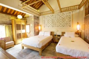 Postel nebo postele na pokoji v ubytování Hoi An Pho Library Hotel