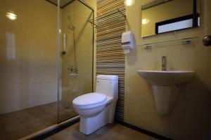 A bathroom at Shang Ti Sitou B&B