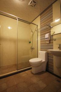 A bathroom at Shang Ti Sitou B&B