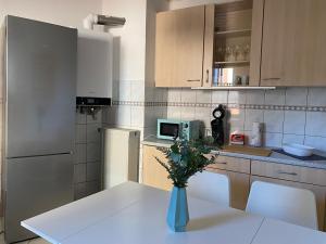 Kuchyň nebo kuchyňský kout v ubytování Gemütliche 3 Zimmer Wohnung