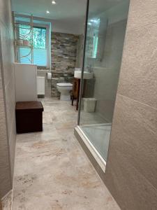 Ένα μπάνιο στο BALIKU APARTMENT 2nd floor with balcony +10 φωτογραφίες