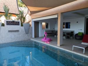 Πισίνα στο ή κοντά στο ASARA Beach-Pool Villa Absolut Beachfront +36 φωτογραφίες