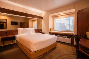 Postel nebo postele na pokoji v ubytování Microtel Inn and Suites by Wyndham Ciudad Juarez, US Consulate + 37 fotografií