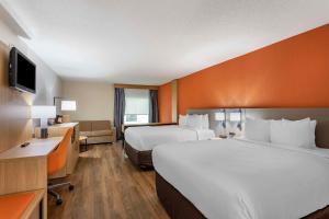 a hotel room with two beds and a desk at Comfort Inn & Suites Nashville Downtown - Stadium in Nashville +28 photos