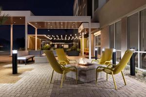 Home2 Suites By Hilton San Juan的休息区