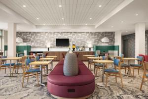 TV a/nebo společenská místnost v ubytování Home2 Suites By Hilton San Juan