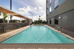 Bazén v ubytování Home2 Suites By Hilton San Juan nebo v jeho okolí