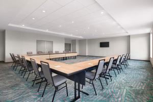 Home2 Suites By Hilton San Juan商务区和/或会议室