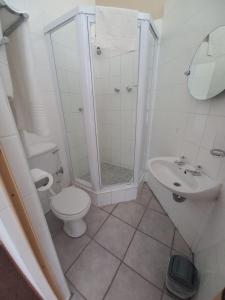 Koupelna v ubytování Gonubie Hotel