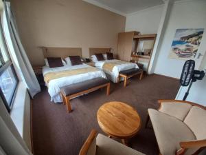 Postel nebo postele na pokoji v ubytování Gonubie Hotel