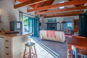 Η κουζίνα ή μικρή κουζίνα στο Serendipity Self-Catering Cottage