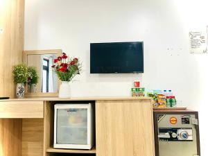 A kitchen or kitchenette at Luna House Hotel
