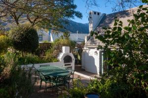 Κήπος έξω από το Serendipity Self-Catering Cottage