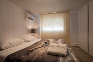 a bedroom with a bed with birds on the wall at Le Ponton et son spa in Saint-Mandrier-sur-Mer