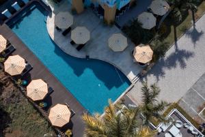 Bazén v ubytování Wave Hotel Pattaya nebo v jeho okolí