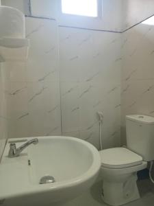 Ένα μπάνιο στο Kandy Horizon Homestay
