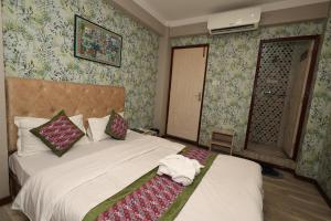 Lova arba lovos apgyvendinimo įstaigoje Bed and Pillow Hostel