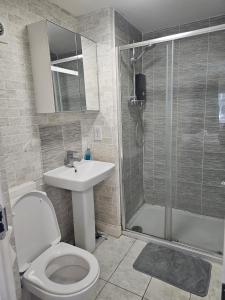 Koupelna v ubytování Ensuite Doubleroom with Private Toilet and Bathroom in central Dartford