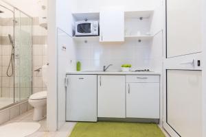 Kúpeľňa v ubytovaní Apartments Charming + 23 fotografií