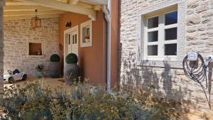 Hoone, kus villa asub