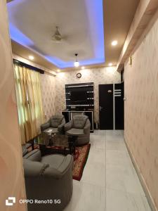 Hotel Devi Darbar的厨房或小厨房