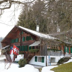 Hoone, kus puhkemaja asub