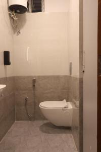 Ένα μπάνιο στο Casa Hotel 1