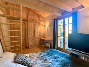 Voodi või voodid majutusasutuse Ski-In Chalet in top location toas