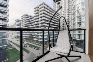 Balkon lub taras w obiekcie Wola Cozy Apartment by P&O Apartments