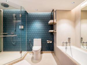 Un baño de Pullman Phuket Karon Beach Resort