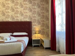 A bed or beds in a room at Porta alla Croce Guest House