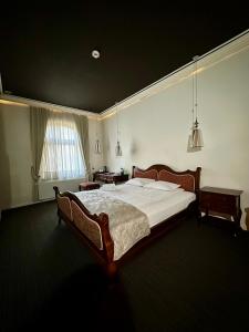 a bedroom with a large bed and a window at Winnice Jaworek in Miękinia