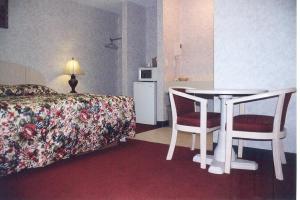 Kuchyň nebo kuchyňský kout v ubytování Red Carpet Inn & Suites Hammonton NJ Route-30E