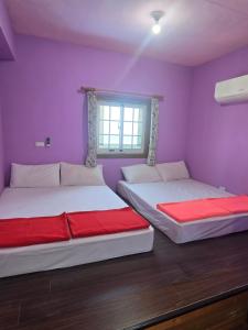 Ένα ή περισσότερα κρεβάτια σε δωμάτιο στο Wen Zhong Hostel