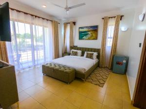 Ένα ή περισσότερα κρεβάτια σε δωμάτιο στο Modern Luxurious 3-bedroom in Vipingo +61 φωτογραφίες