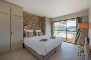 Posteľ alebo postele v izbe v ubytovaní Appartement prestigieux - Pied dans l'eau