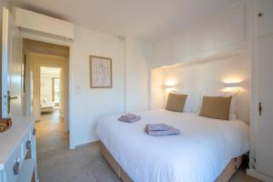 Posteľ alebo postele v izbe v ubytovaní Appartement prestigieux - Pied dans l'eau