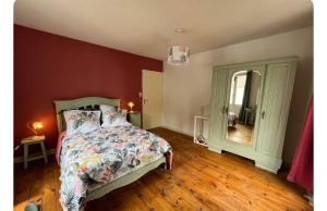 a bedroom with a bed and a mirror at La Maison du Foirail in Aurillac