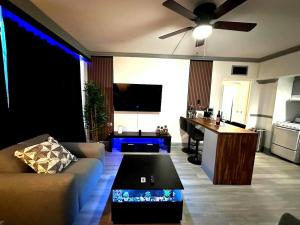 a living room with a couch and a table at CityBreak JAX in Jacksonville