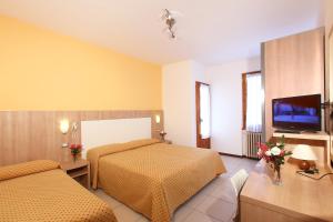 Ένα ή περισσότερα κρεβάτια σε δωμάτιο στο Hotel Marrani